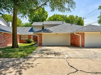 Building Photo - Beautiful 3bed/3bath Townhome Available in Westside Norman!!