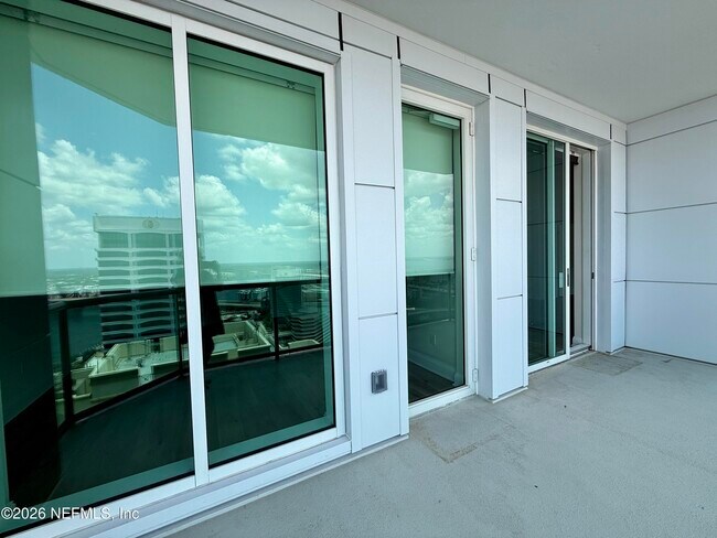 Building Photo - 1431 Riverplace Blvd