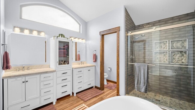 Building Photo - 15390 Paddington Cir