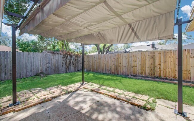 Building Photo - 3605 Kingsway Dr