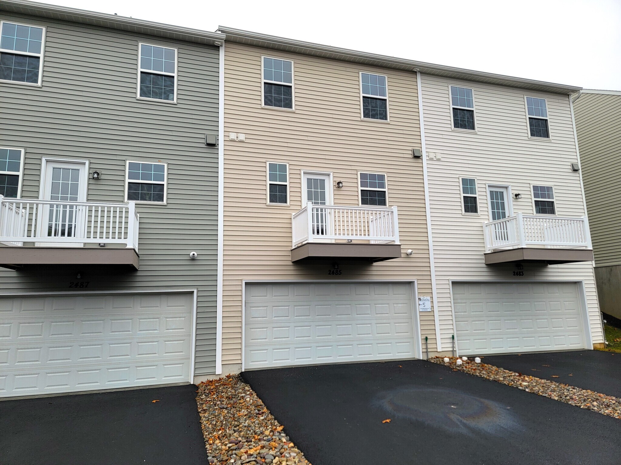 Building Photo - 2485 Artesian Way