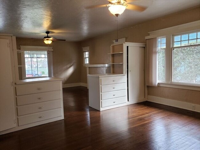 Building Photo - Craftsman style duplex w/ parking in N. Pa...