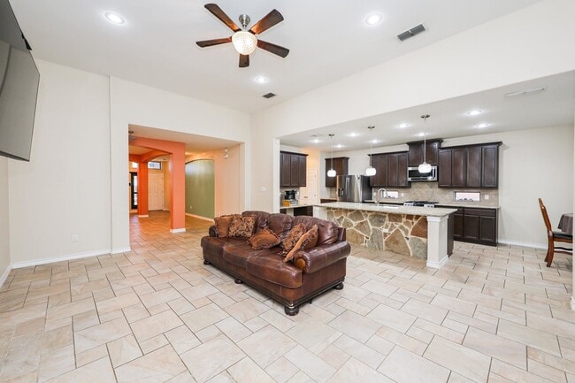 Building Photo - 318 Silverleaf Oak