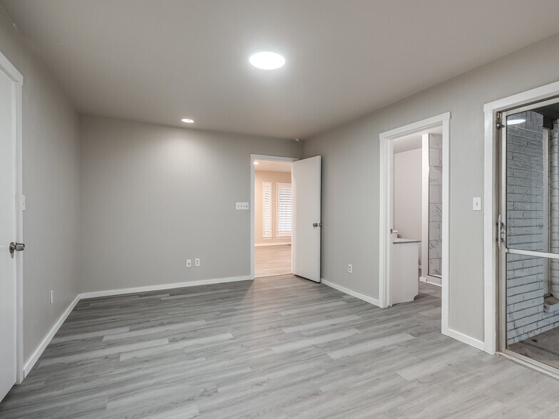 Building Photo - 12136 Thorn Ridge Rd
