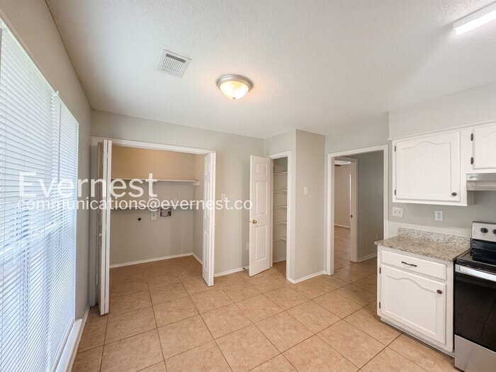 Building Photo - 6230 Somerset Dr