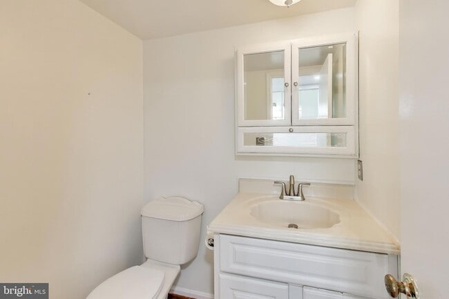 Building Photo - 20210 Maple Leaf Ct