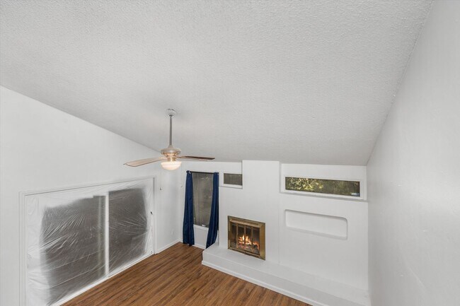 Building Photo - Spacious Condo Near Bakersfield College – Prime Location!
