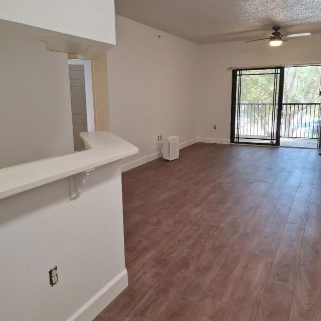 Building Photo - Anzio Court, Palm Beach Gardens, FL 33410 - 1 BR 1 BA Condo