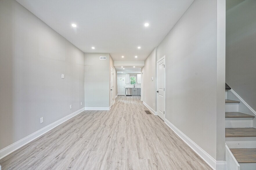 Building Photo - 121 N 51st St