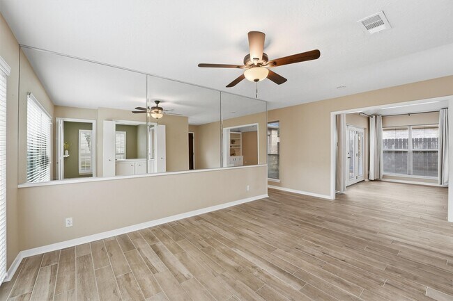 Building Photo - 2513 Country Club Blvd