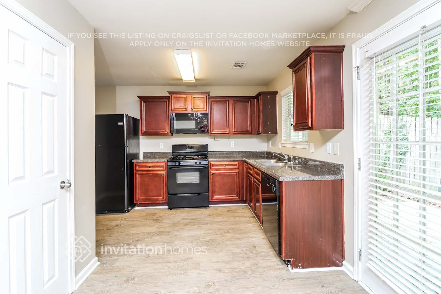 Building Photo - 107 Hidden Creek Dr