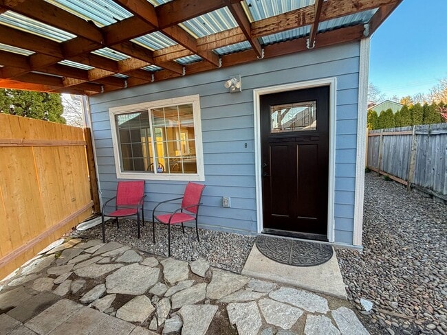 Building Photo - Charming 1-bedroom, 1-bathroom house