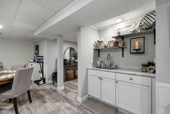 Building Photo - 2947 Meramar Dr