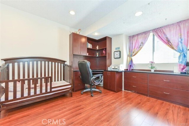 Building Photo - 5451 Twin Lakes Dr