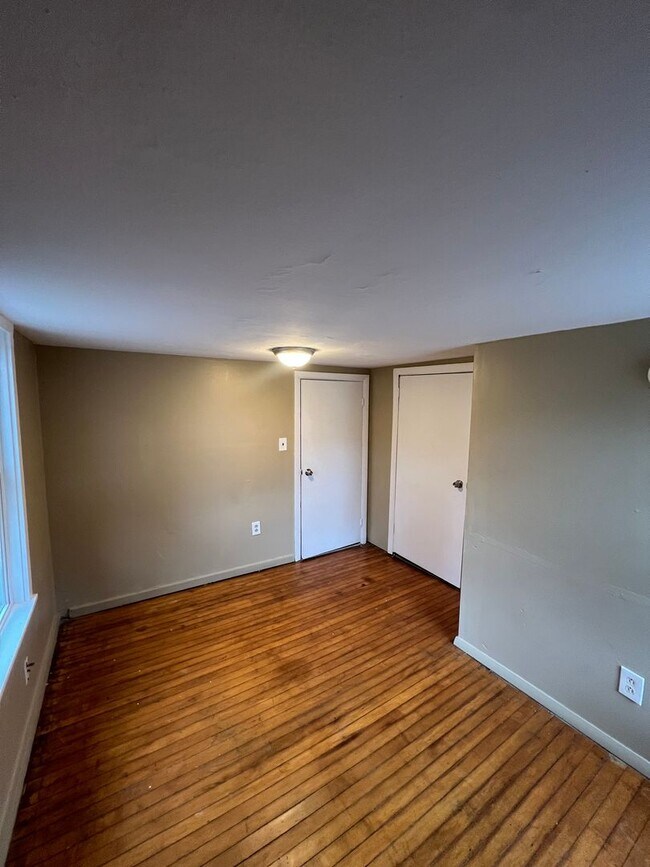 Building Photo - 16 Western Ave