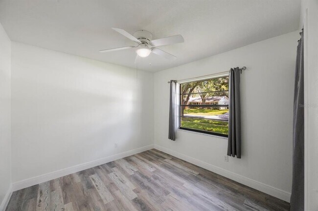 Building Photo - 16132 Country Crossing Dr
