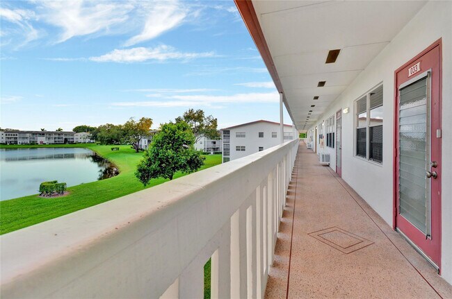 Building Photo - 33 Fanshaw A