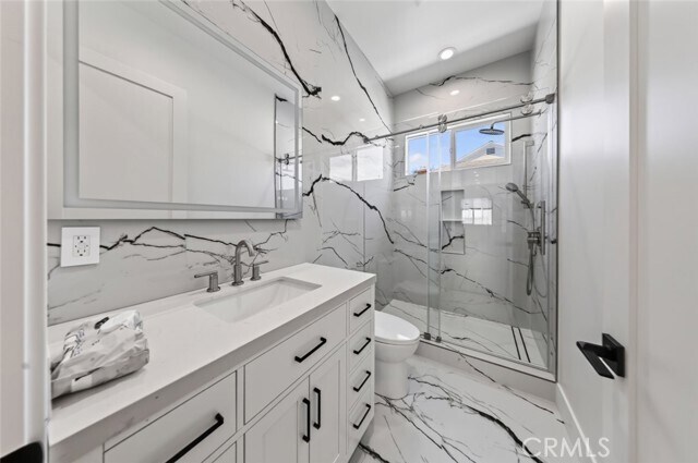 Building Photo - 8018 Shadyglade Ave