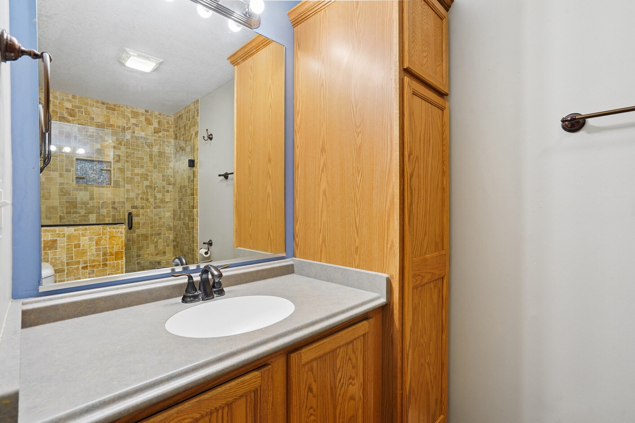 Building Photo - 2100 Meadow Chase Ln