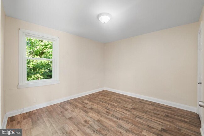 Building Photo - 5424 Belle Vista Ave