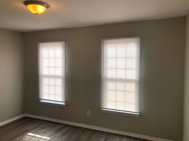 Building Photo - Spice Ridge