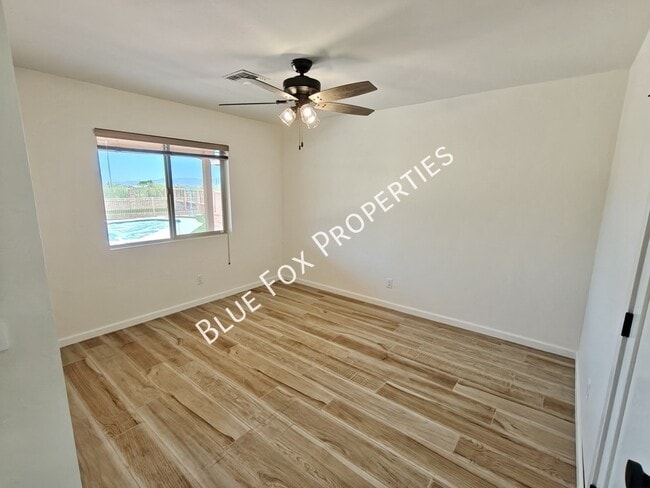 Building Photo - 5440 W Placita De La Promesa