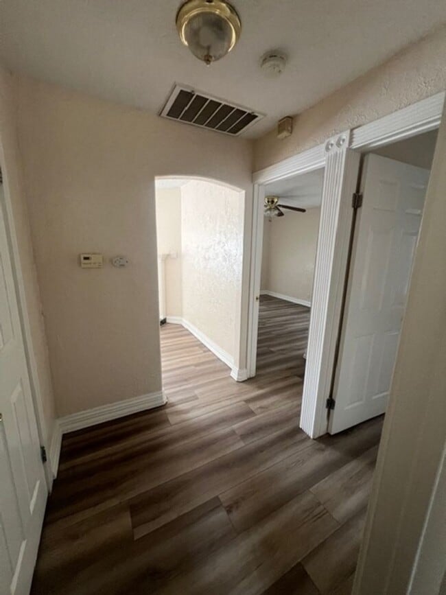 Building Photo - Beautiful 2 Bed and 1 Bath Home with 1 Car Garage Rent $1,995.00