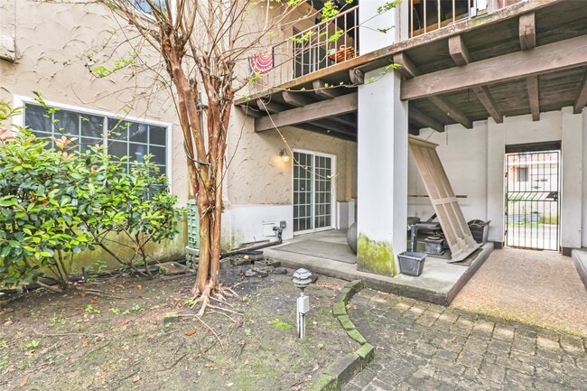 Building Photo - 2744 Briarhurst Dr