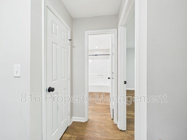 Building Photo - 6900 Orchard St