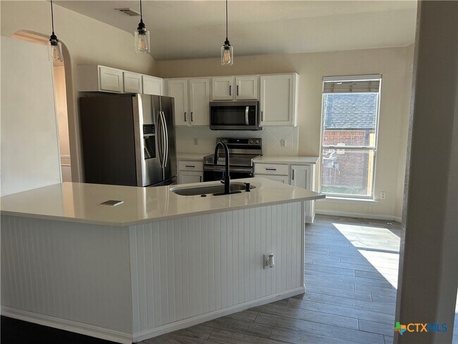 Building Photo - 203 Ponderosa Dr