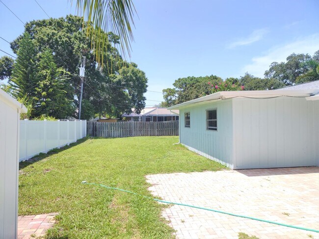 Building Photo - 2551 Yucca Rd