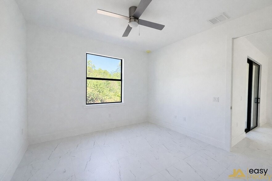 Building Photo - 1045 Jaguar Blvd