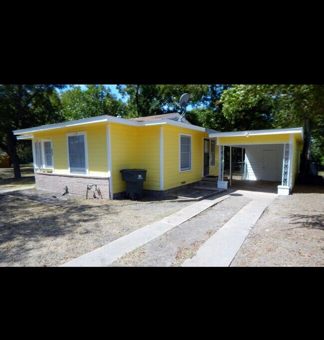 Building Photo - 110 S 41st St