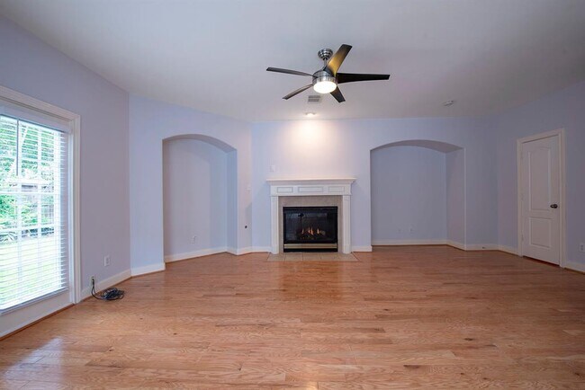 Building Photo - 3238 Enclave Ln