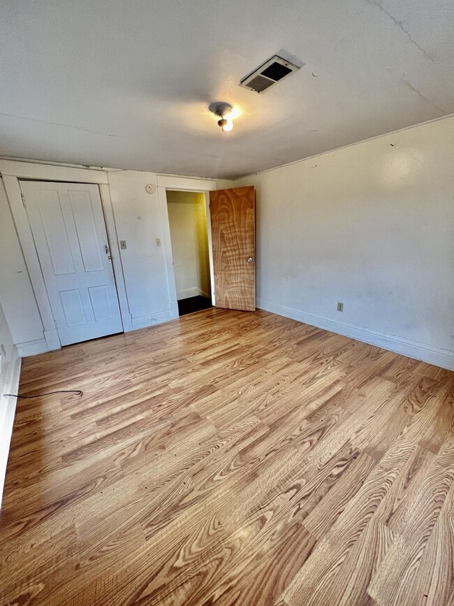 Building Photo - 975 Dorsey Ave