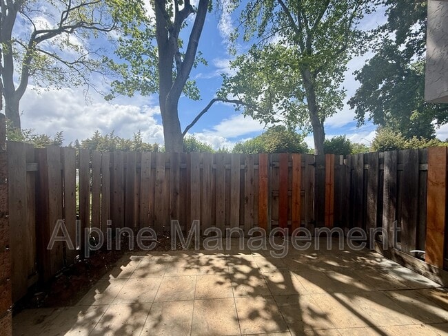 Building Photo - 2657 Kentworth Way