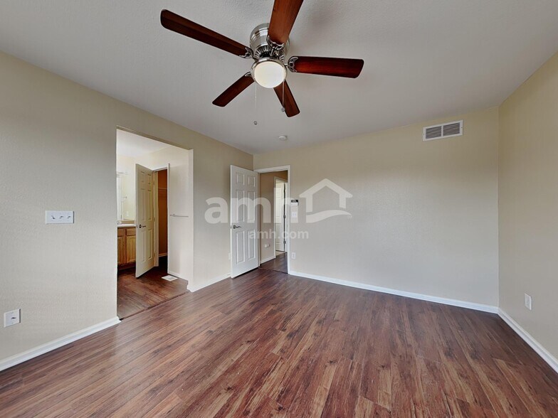 Building Photo - 469 Hayloft Way