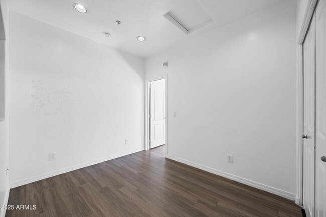 Building Photo - 4608 W Maryland Ave