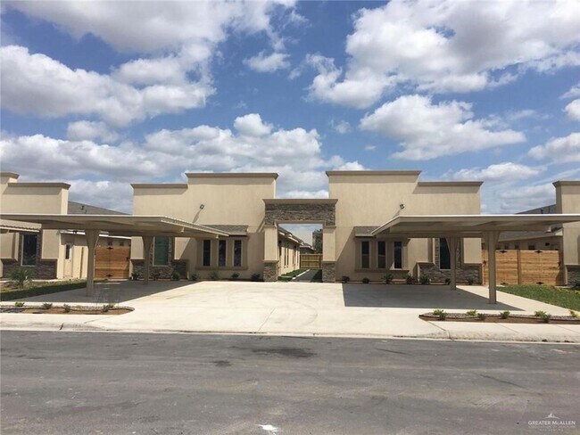 Building Photo - 1700 W Smith Dr