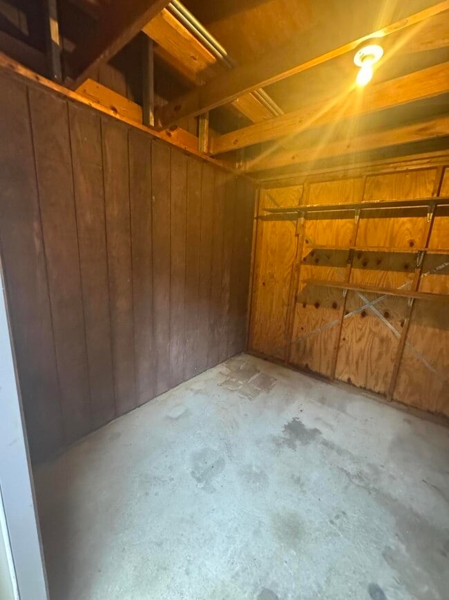 Building Photo - 855 Whatley St