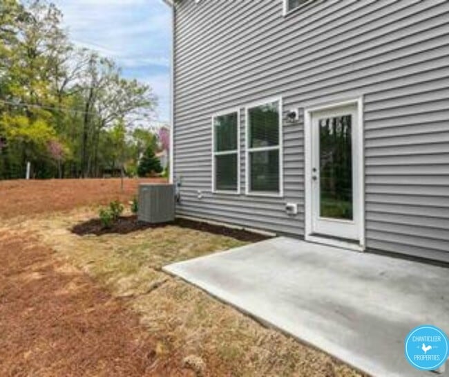 Building Photo - 2034 Chipley Dr