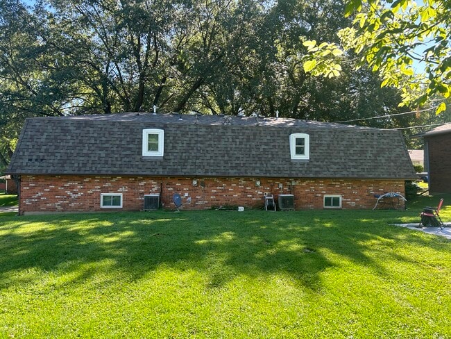 Building Photo - 1618 Pat Dr