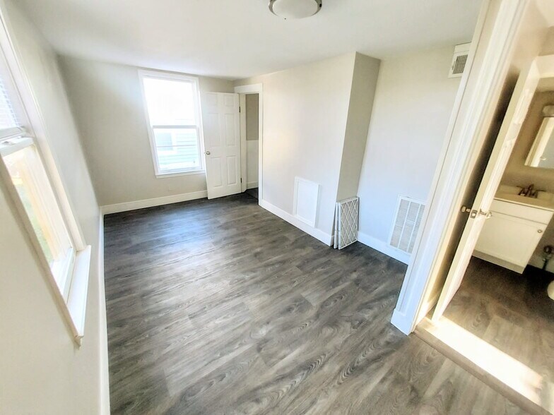 Building Photo - 1730 Park St