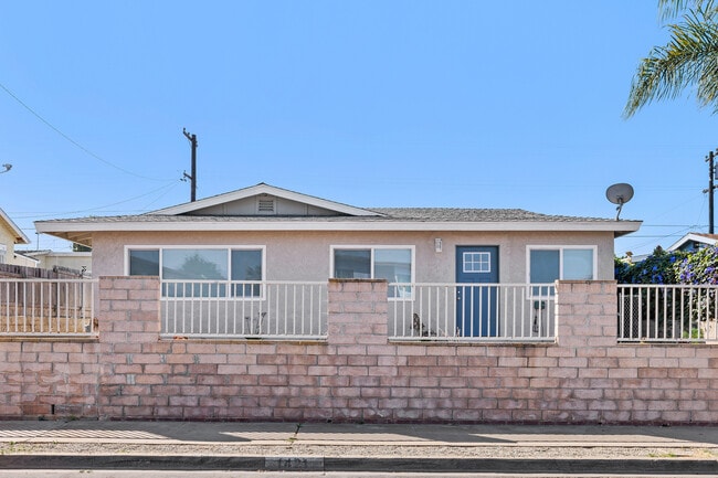 Building Photo - 1421 Dubuque St