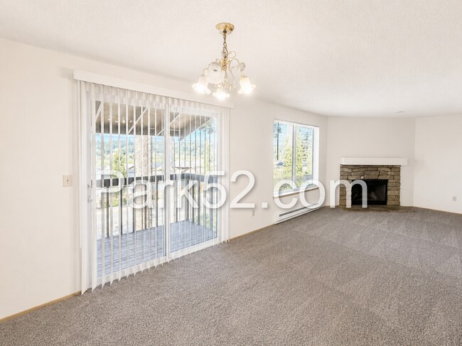 Building Photo - 5001 S Orchard St
