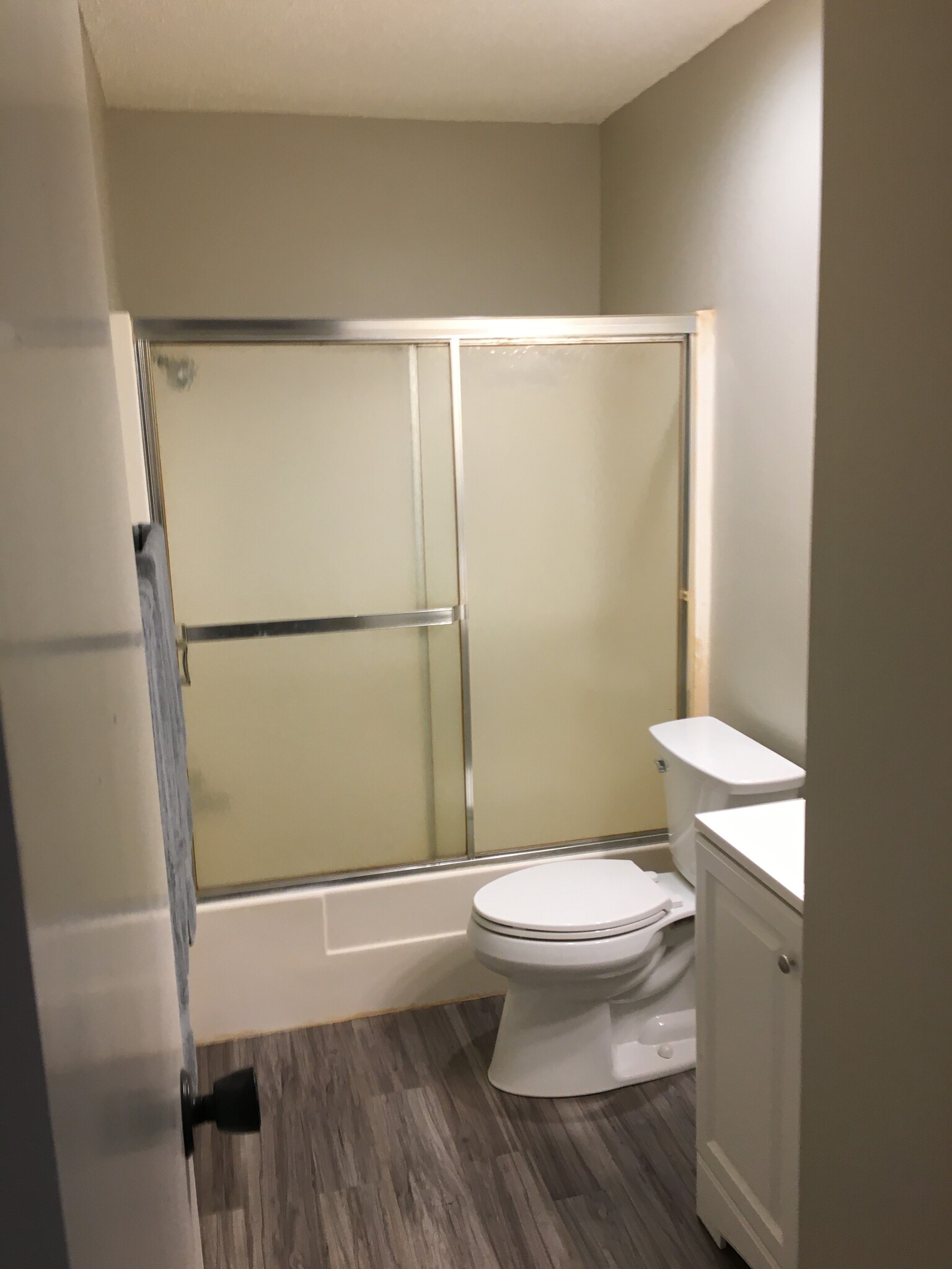 2nd Full Bath - 4715 SE Adams Blvd