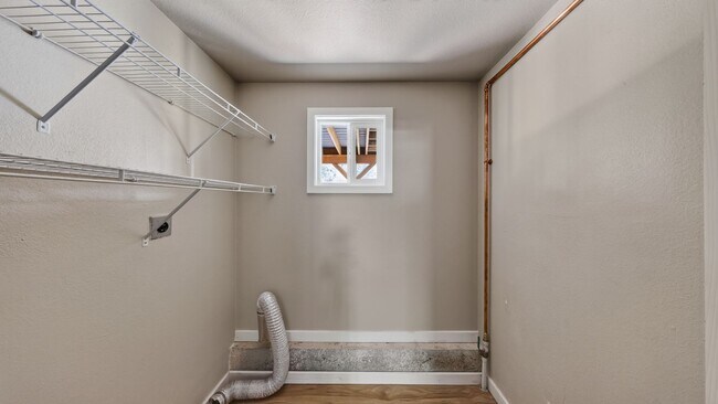 Building Photo - 2742 Umatilla Dr