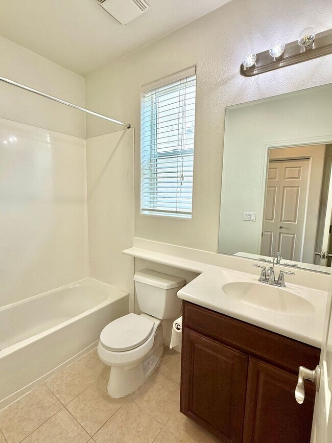 Building Photo - $4,400 / Beautiful 3BR + Bonus Room / 2.5BA Single-Family Home in Warm Springs, Fremont