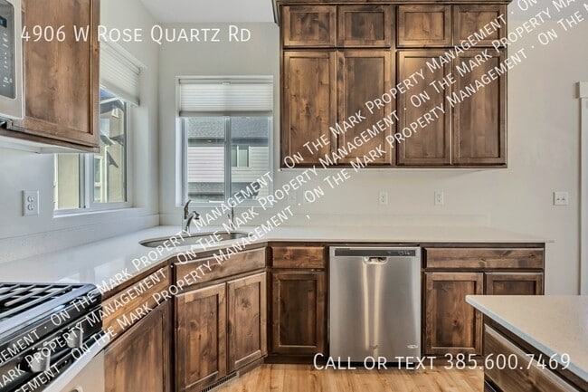 Building Photo - 4906 W Rose Quartz