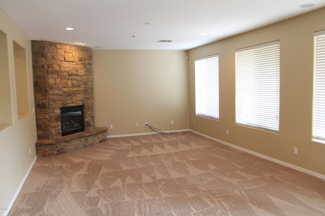 Building Photo - 9059 W Red Fox Rd